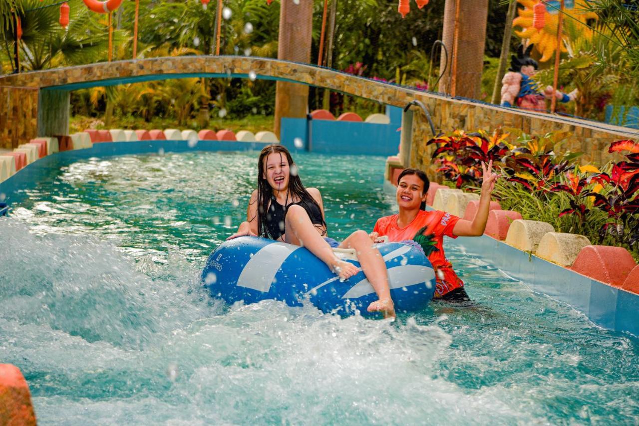 מלון סנטו דומינגו דה לוס קולורדוס Hosteria D'Carlos Aqua Park מראה חיצוני תמונה