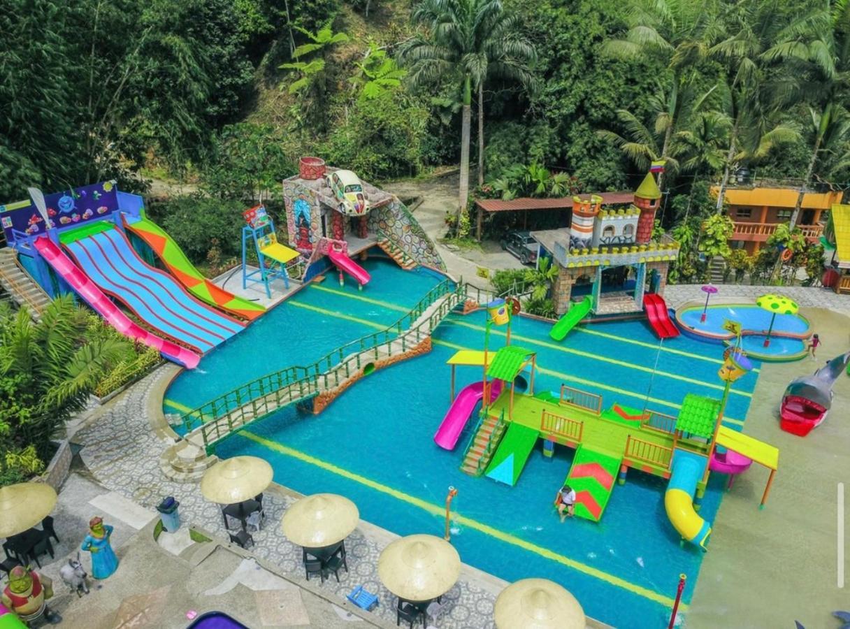 מלון סנטו דומינגו דה לוס קולורדוס Hosteria D'Carlos Aqua Park מראה חיצוני תמונה